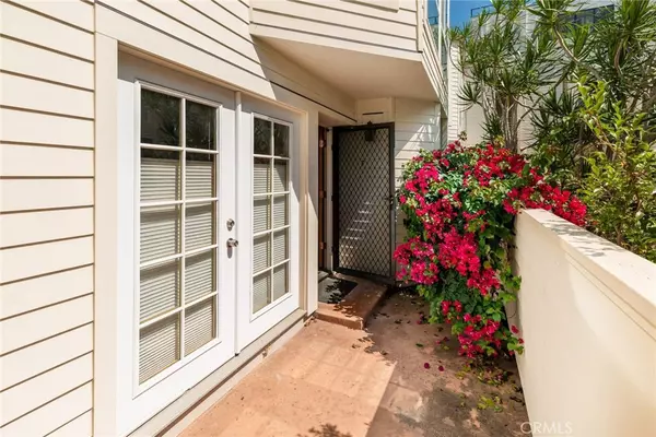 La Jolla, CA 92037,7585 Eads AVE #F
