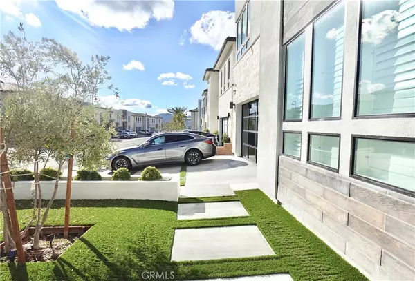 Porter Ranch, CA 91326,20551 W Hummingbird CT