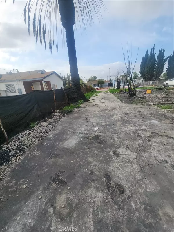 Compton, CA 90220,1433 W 151 ST