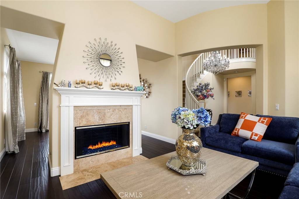 Altadena, CA 91001,608 Chaparral CT