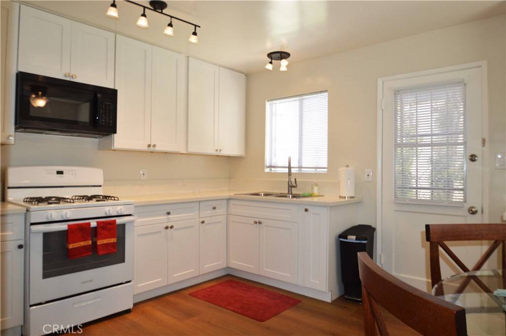 Duarte, CA 91010,868 Random LN