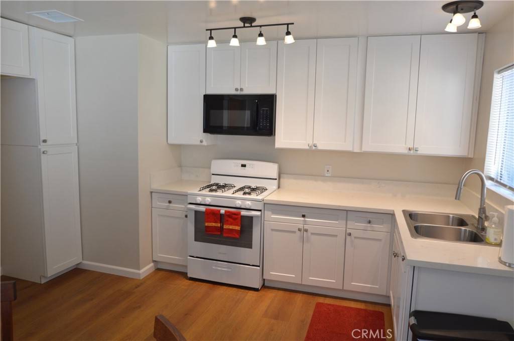 Duarte, CA 91010,868 Random LN