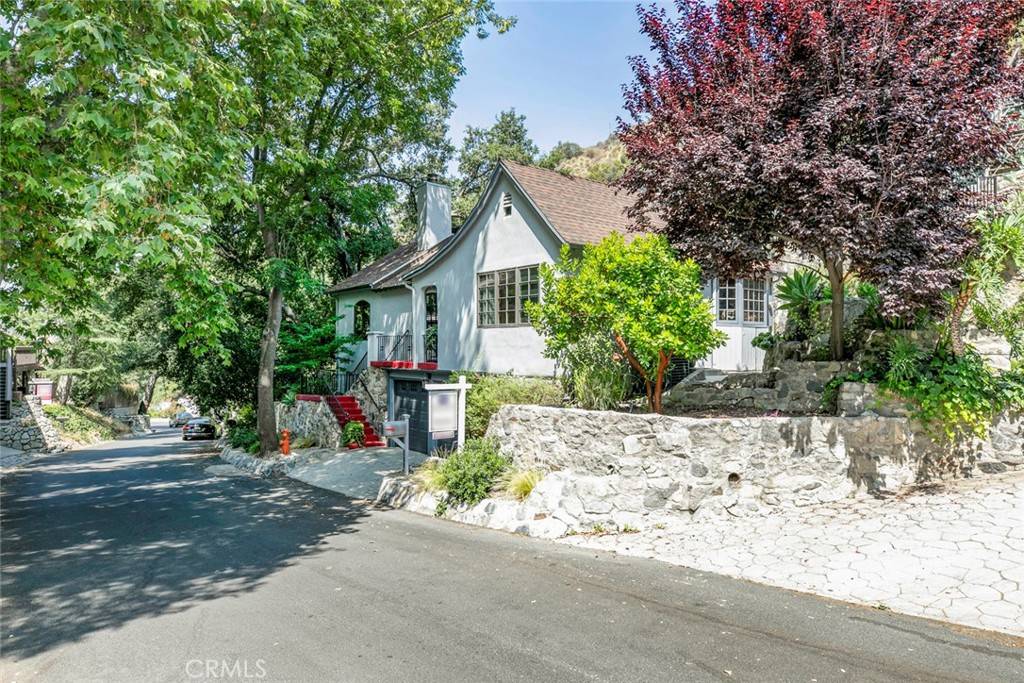 881 Country Club DR, Burbank, CA 91501
