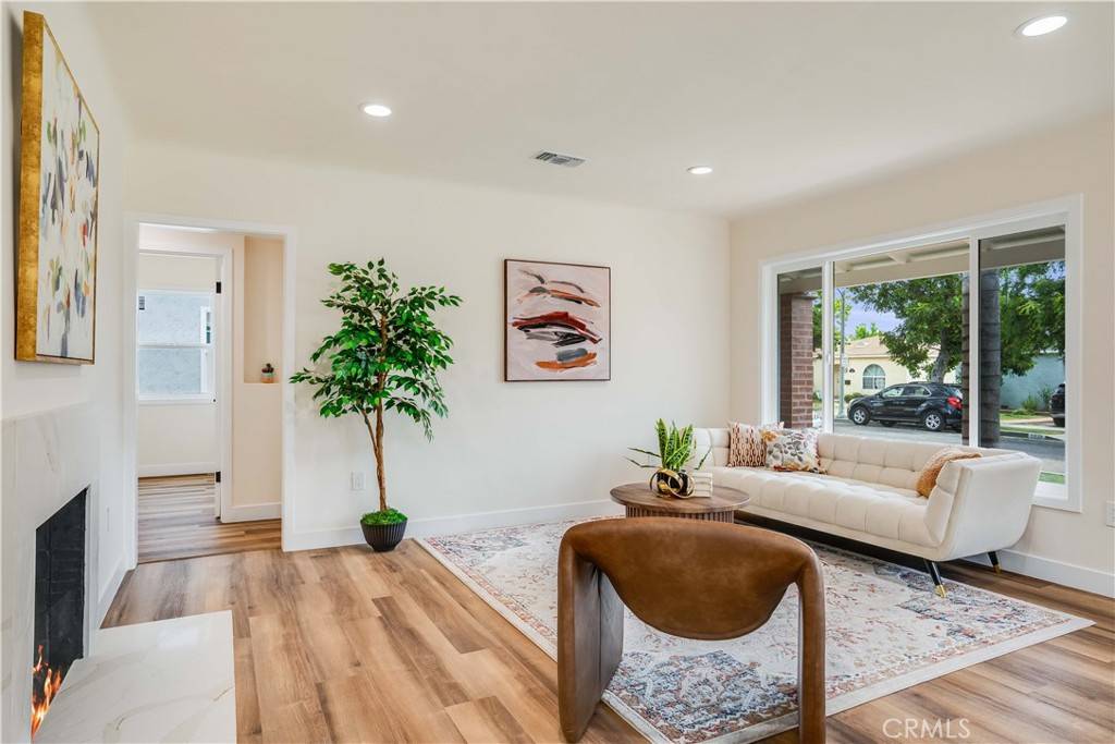 South Gate, CA 90280,9331 Hunt AVE