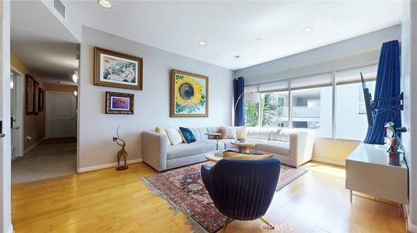 North Hollywood, CA 91601,4821 Bakman AVE #405