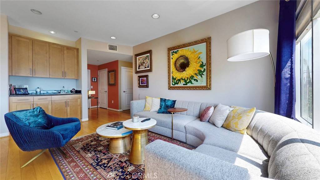 North Hollywood, CA 91601,4821 Bakman AVE #405