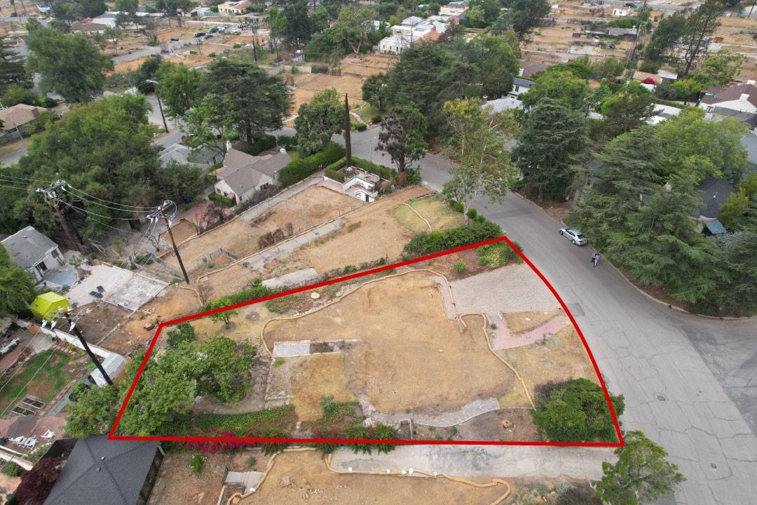 Altadena, CA 91001,3044 N MOUNT CURVE AVE