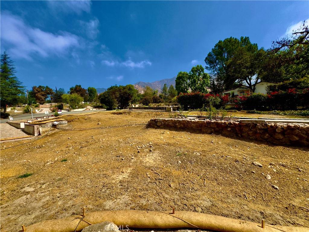 Altadena, CA 91001,3044 N MOUNT CURVE AVE