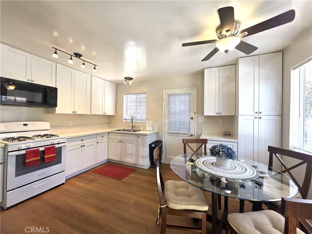 Duarte, CA 91010,868 Random LN