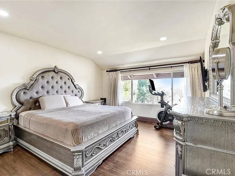 Burbank, CA 91504,9404 Via Yolanda