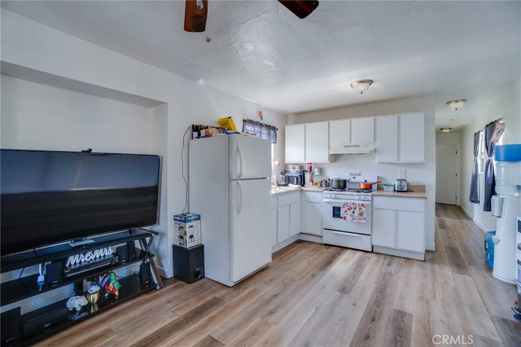 Los Angeles, CA 90044,854 W Gage AVE