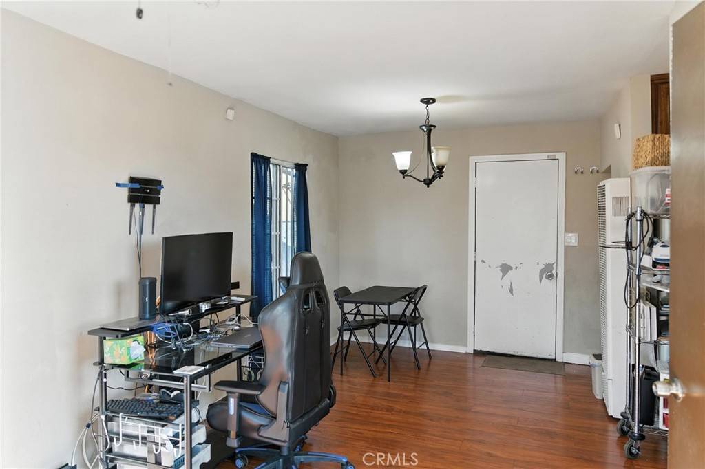Los Angeles, CA 90058,1712 E 57th ST