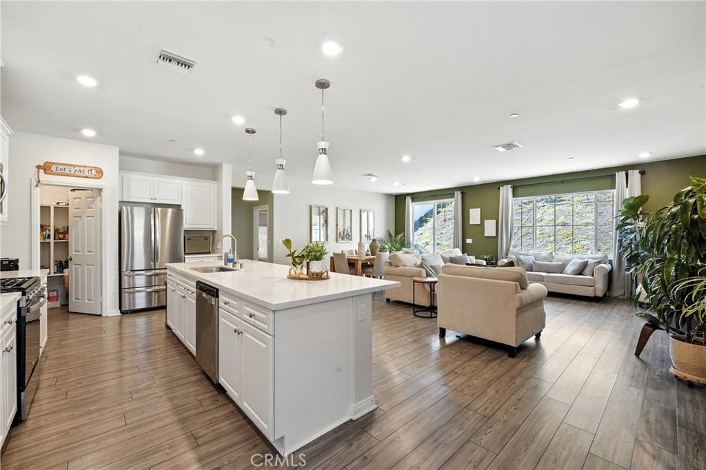 Lake Elsinore, CA 92532,41018 Chambord DR