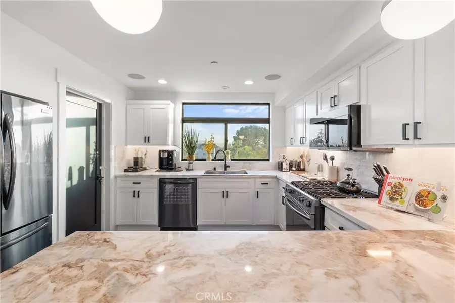 11324 W Raitt LN, North Hollywood, CA 91606