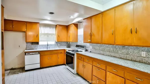 Fullerton, CA 92833,830 Delphine PL