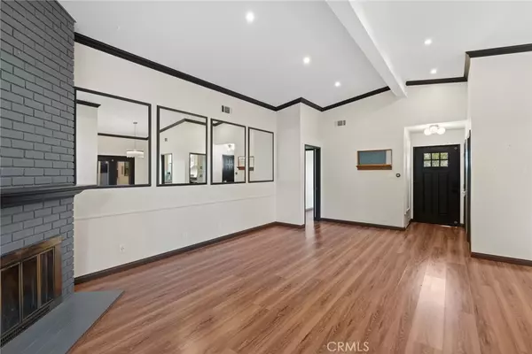 Lake Balboa, CA 91406,6417 Graves