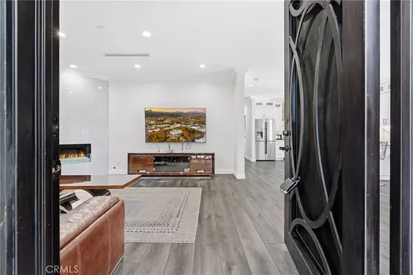 Burbank, CA 91506,430 N Parish PL