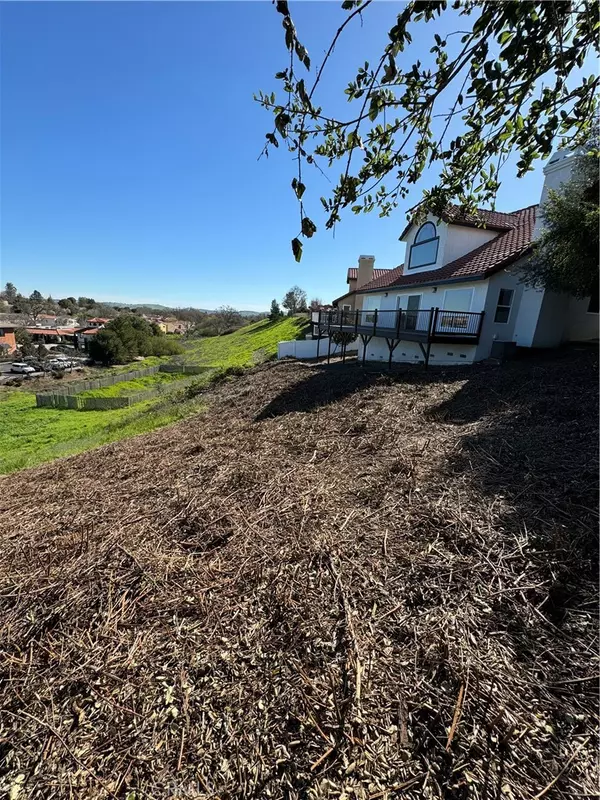 Templeton, CA 93465,460 Lysandra CT