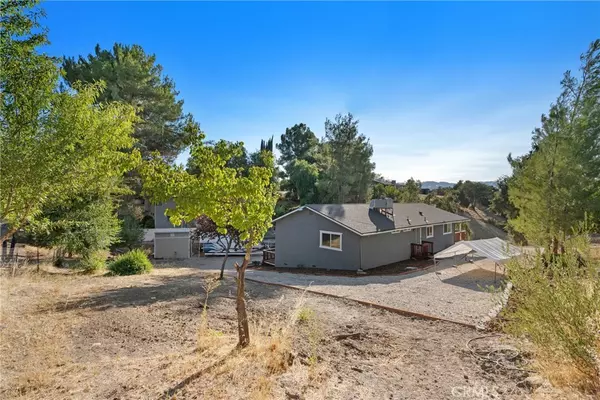 Paso Robles, CA 93446,512 Palm CT