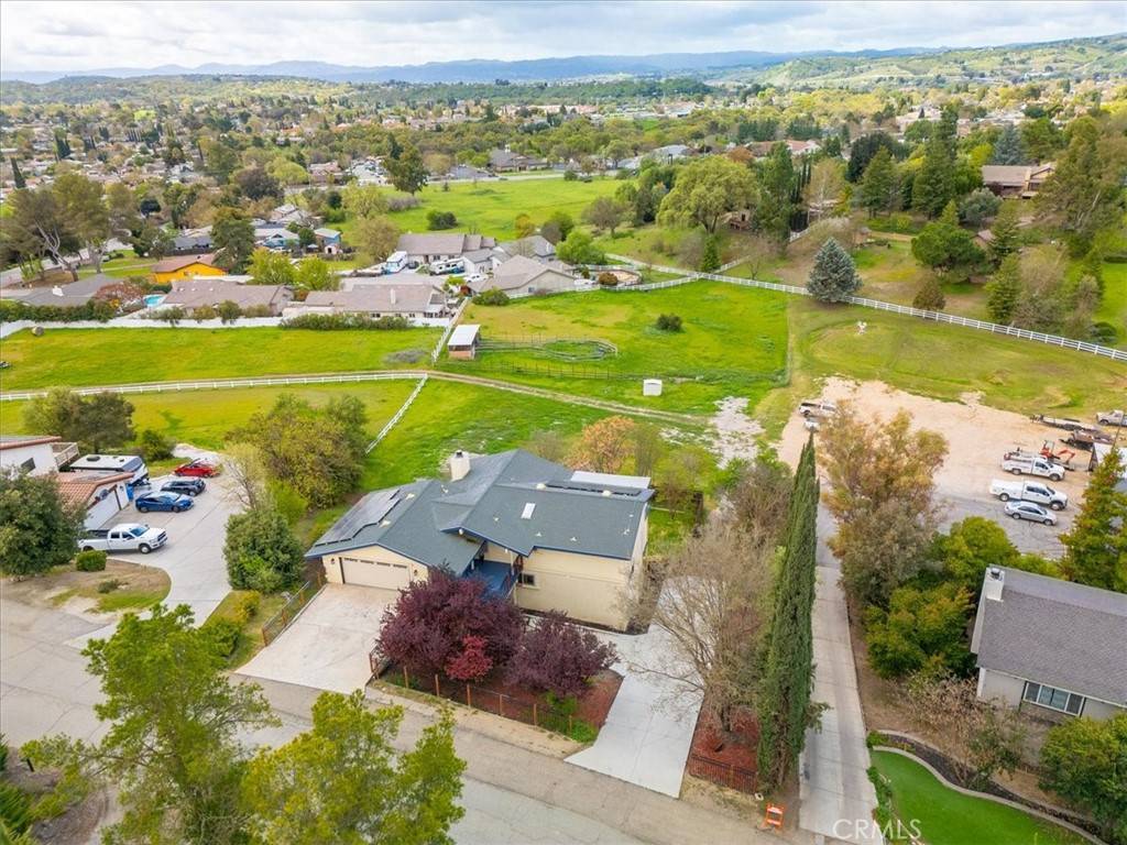 1042 Vista Grande ST, Paso Robles, CA 93446
