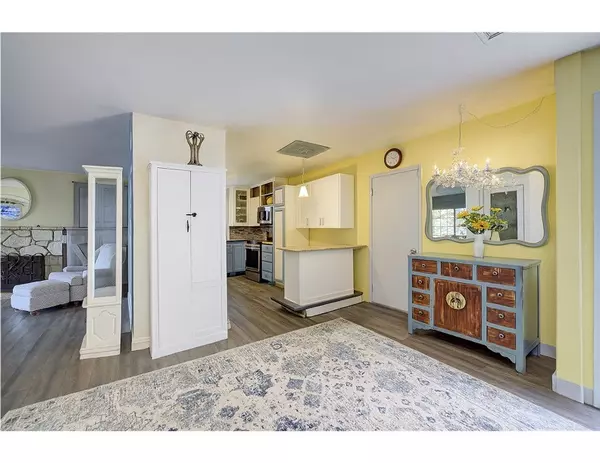 Lompoc, CA 93436,421 S O PL