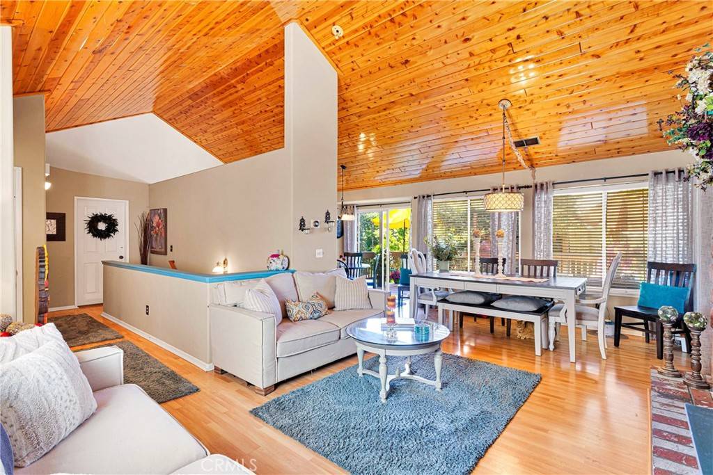 Lake Arrowhead, CA 92352,678 Buckingham SQ