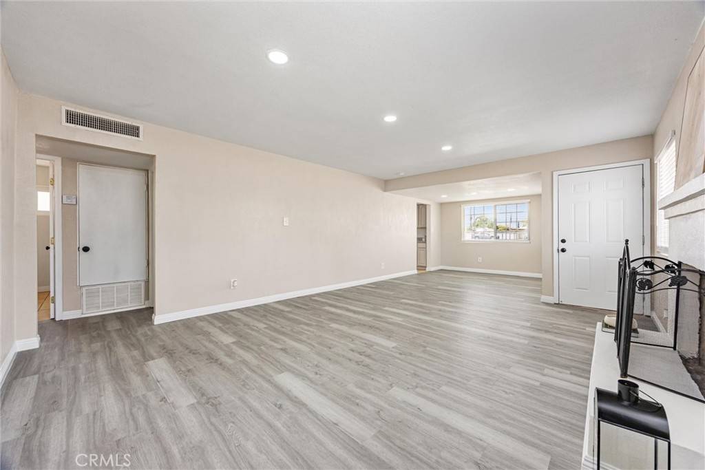 Bakersfield, CA 93307,1613 Fairview RD