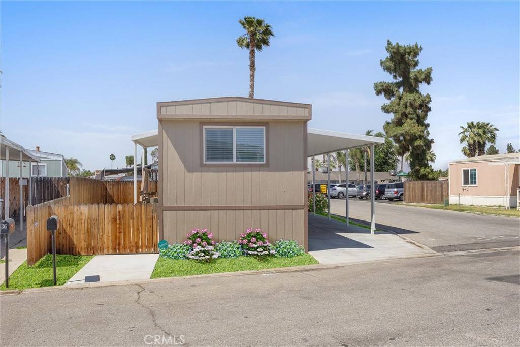 35 Cedarwood LN, Bakersfield, CA 93308