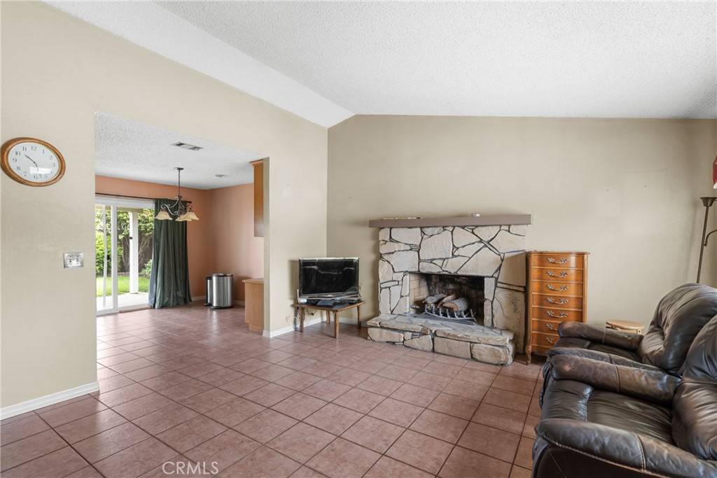 Santa Maria, CA 93454,924 Grapevine RD