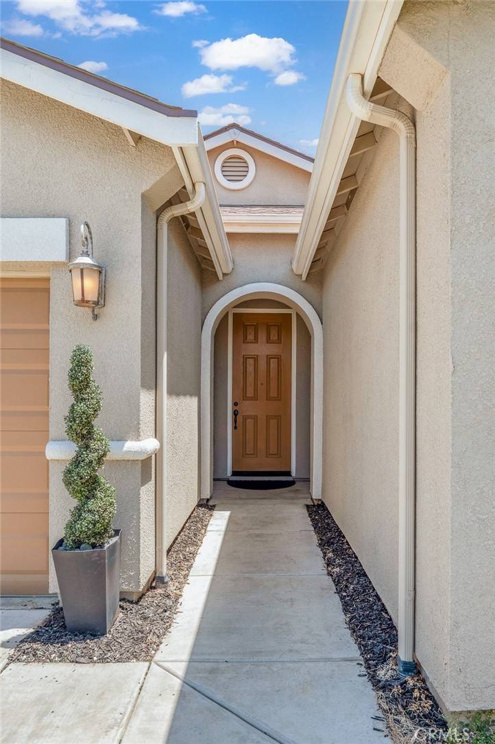 Visalia, CA 93292,2046 S Grand ST