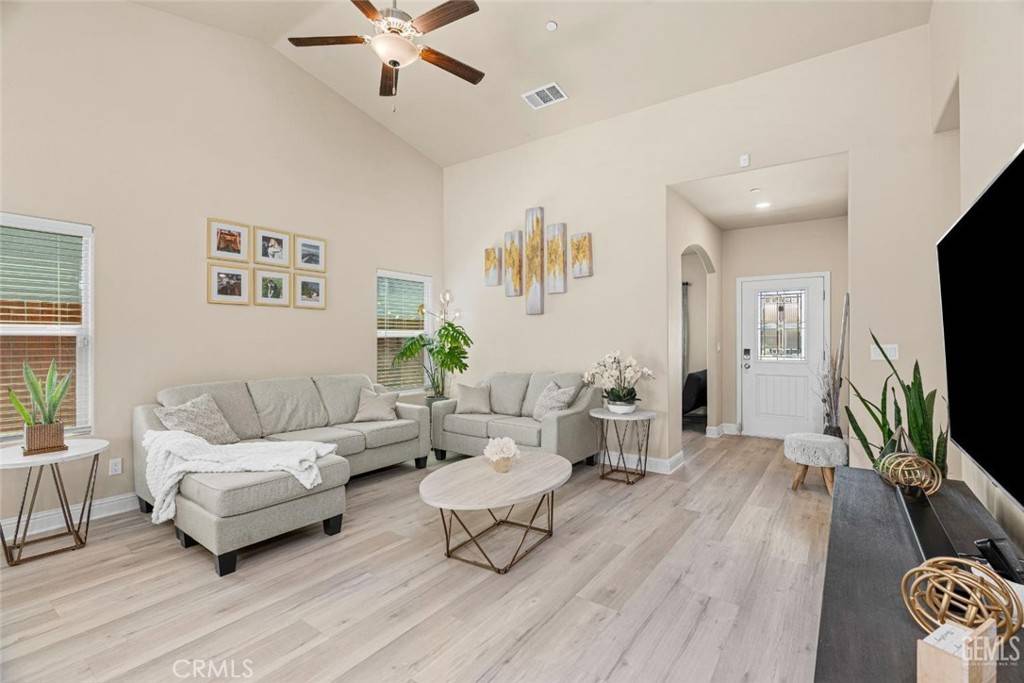 Bakersfield, CA 93313,5912 Blue Spruce AVE