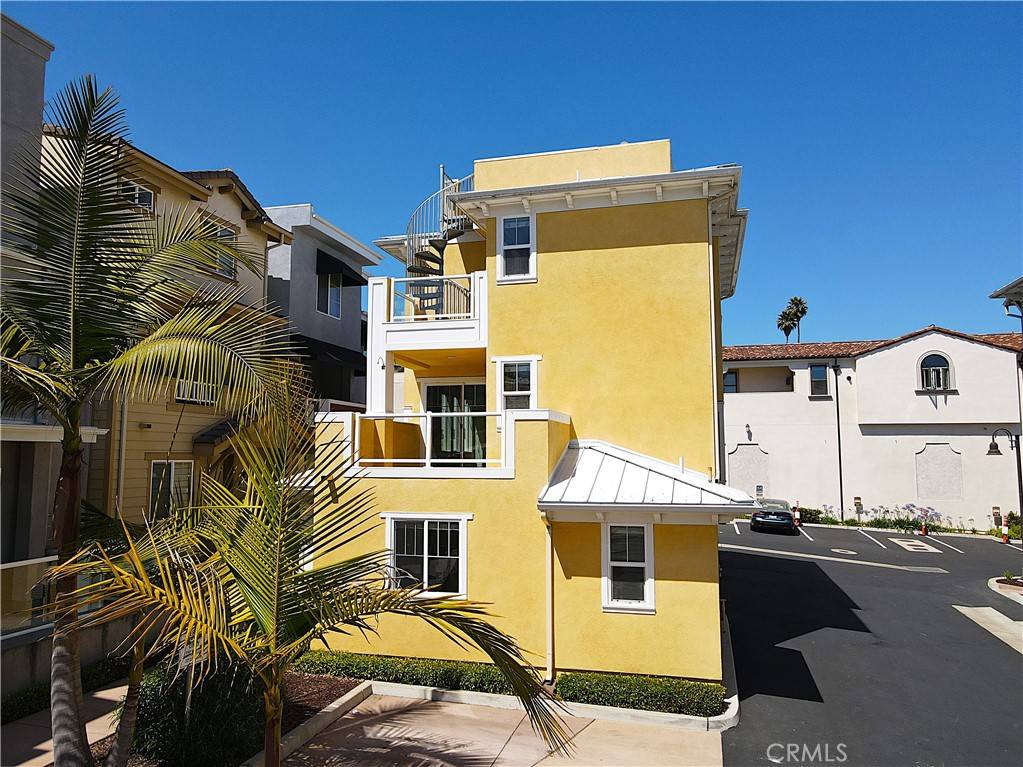 393 Wadsworth AVE, Pismo Beach, CA 93449