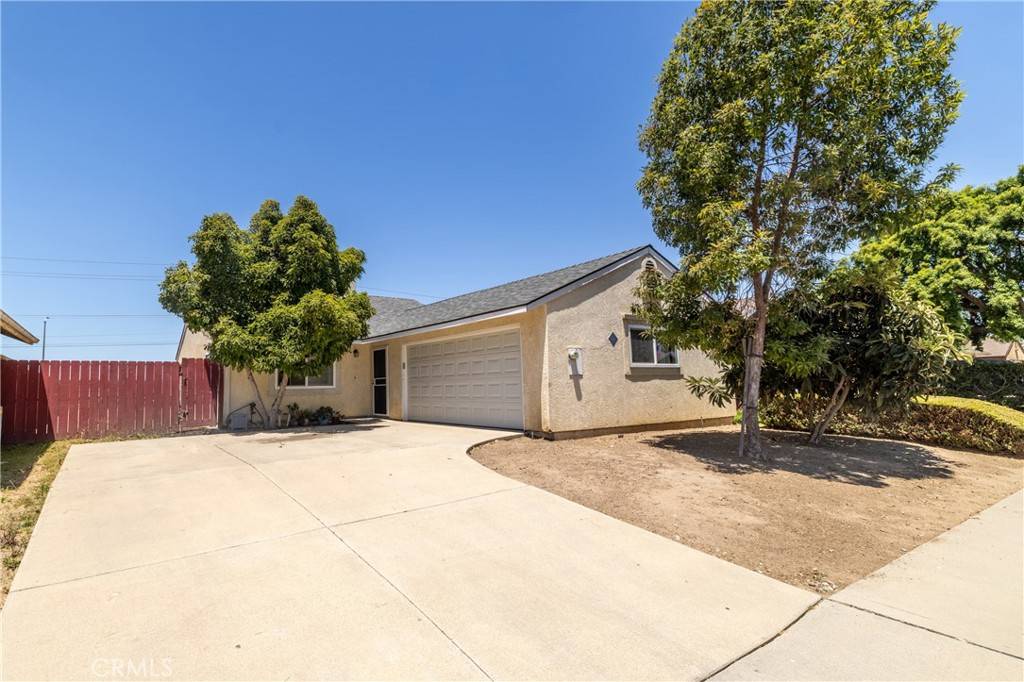 1907 Dejoy ST, Santa Maria, CA 93458