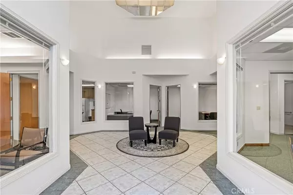 Bakersfield, CA 93313,5300 Woodmere DR