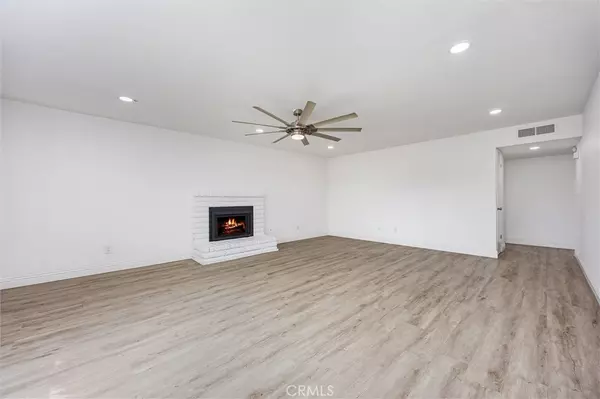 Bakersfield, CA 93309,5812 Appletree LN