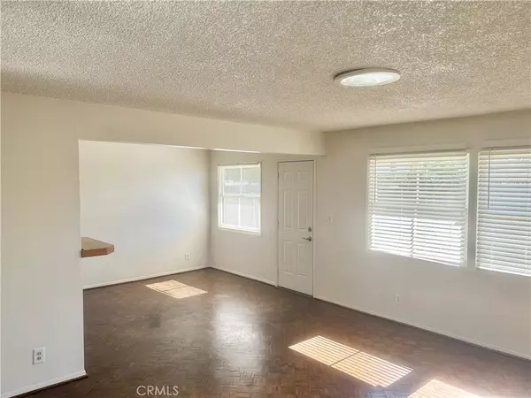 Santa Maria, CA 93454,512 N College DR