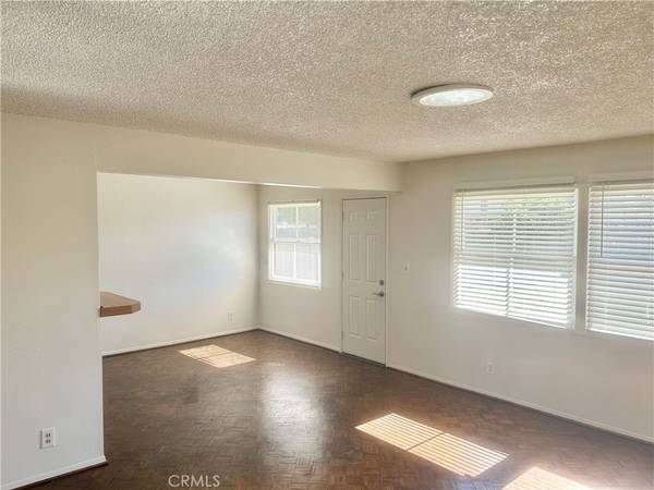 Santa Maria, CA 93454,512 N College DR