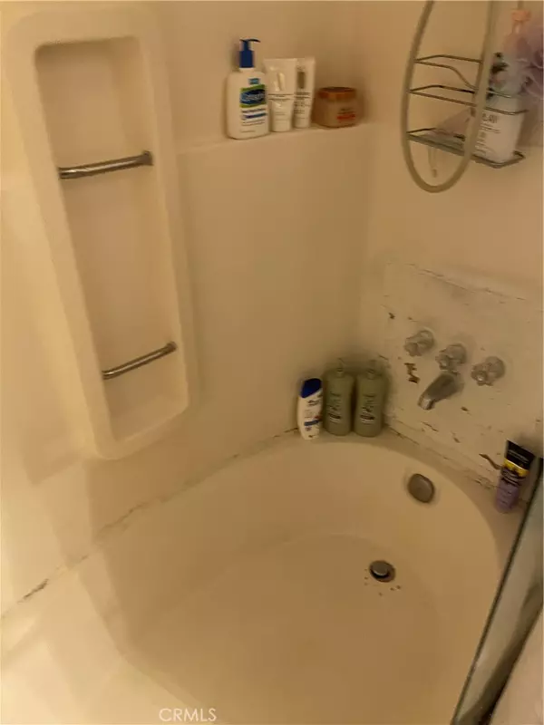 Van Nuys, CA 91406,7550 Zombar AVE #1