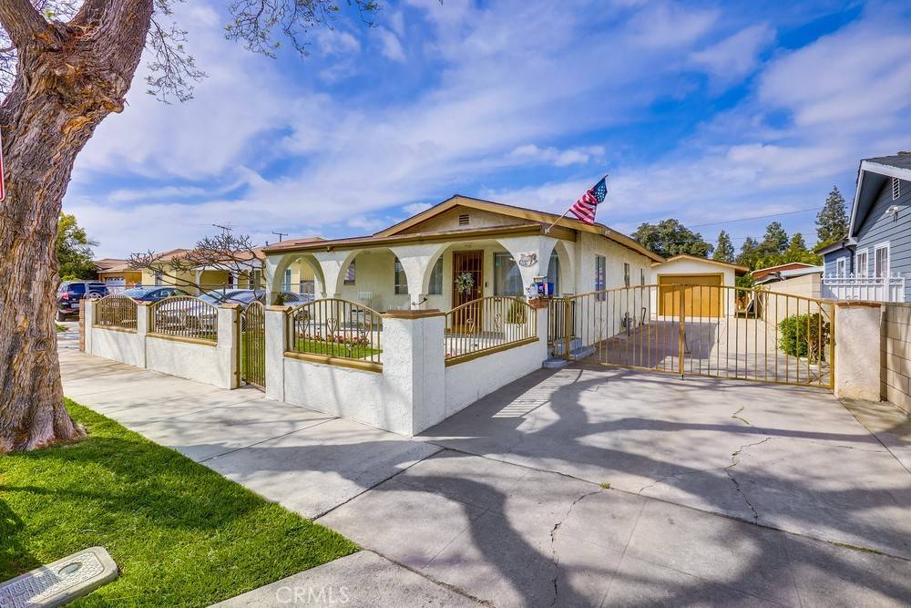 1127 W. Myrtle St., Santa Ana, CA 92703