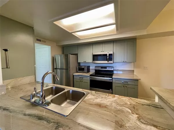 Escondido, CA 92025,1010 E Washington AVE #83