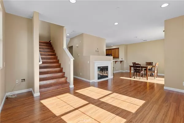 Stanton, CA 90680,8041 Torino