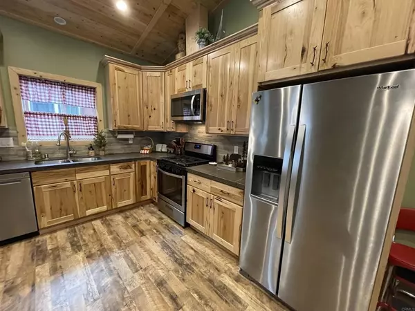 Big Bear, CA 92315,42648 Cedar AVE