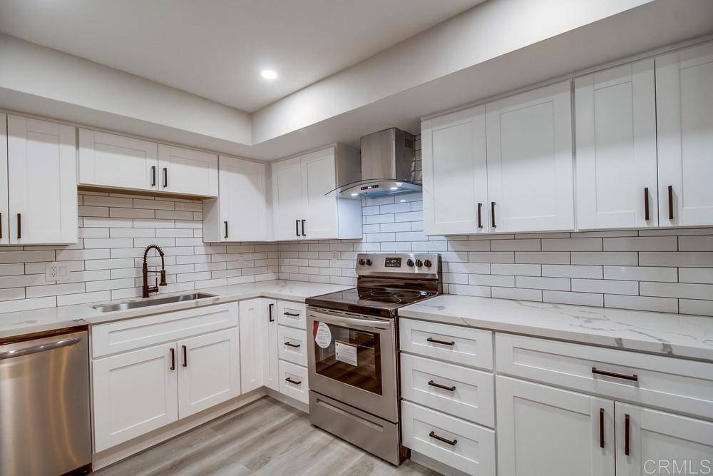 4900 Rosehedge DR #211, La Mesa, CA 91942