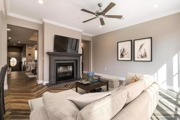 La Jolla, CA 92037,728 Silver ST