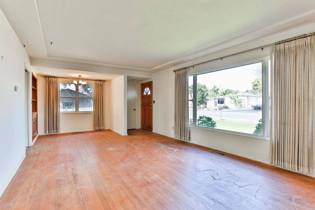 La Mesa, CA 91942,6951 Colorado ave