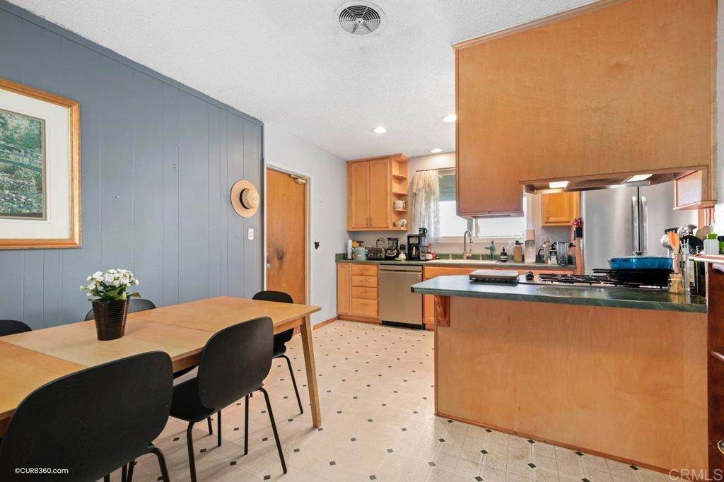 Lemon Grove, CA 91945,2220 Lyndine ST