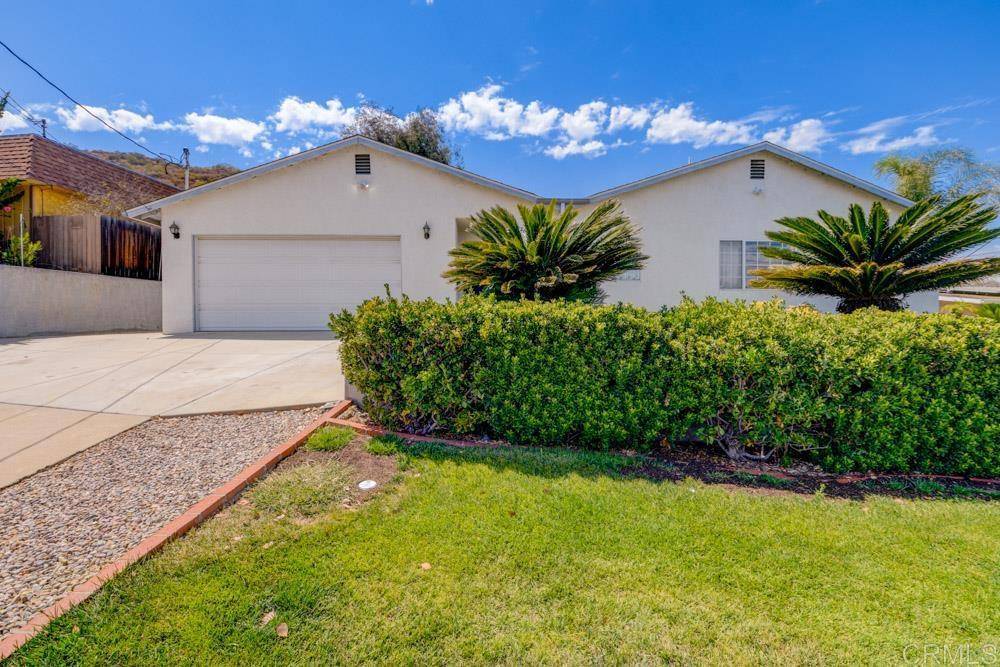 8520 Organdy LN, Santee, CA 92071