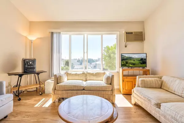 San Diego, CA 92115,4921 Trojan AVE #7
