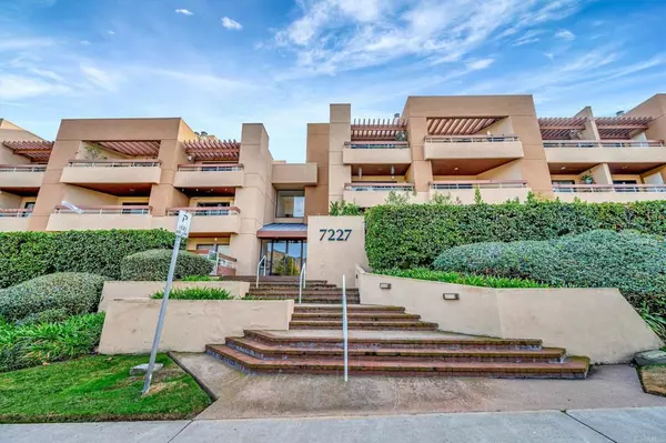 San Diego, CA 92119,7227 Navajo #219