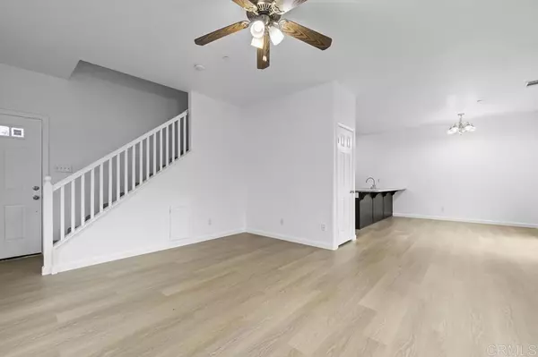 Vista, CA 92083,477 Calle Elegante